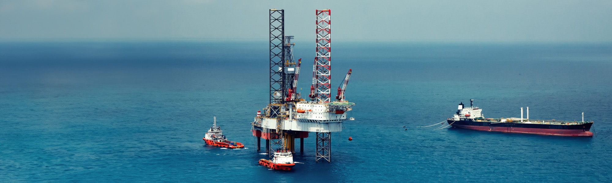 offshore oil rig drilling platform in the gulf